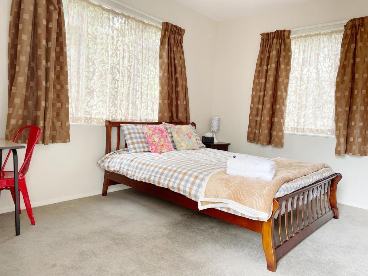 Cozy Home In Pinehill Auckland Exterior photo